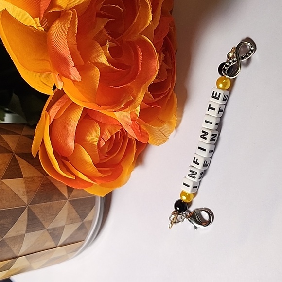 🇨🇦Infinite kpop charm pack - Picture 2 of 2